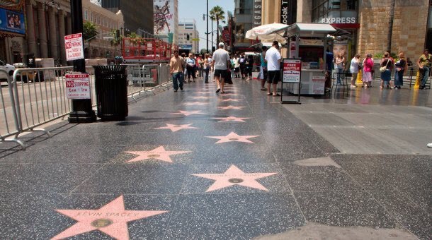 HOLLYWOOD E SUAS MAGIAS – A Origem da Calçada da Fama – Revista The Bard
