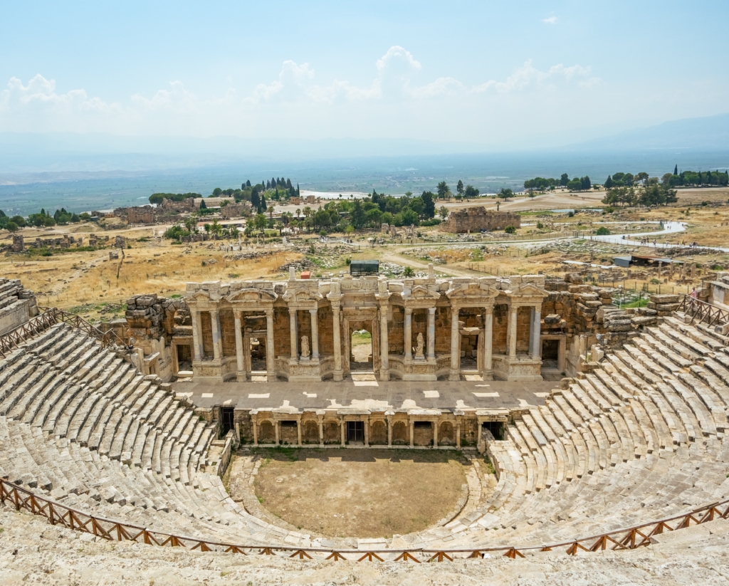 MITOLOGIAS E CRÔNICAS – O nascimento do Teatro na Grécia Antiga ...